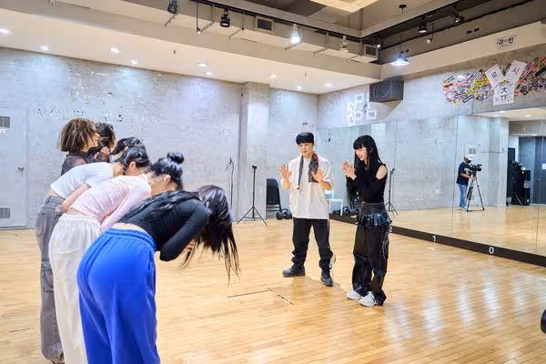 被「TWICE御用超大咖」魔鬼特訓　幻藍小熊崩潰「軟腿猛發抖」！