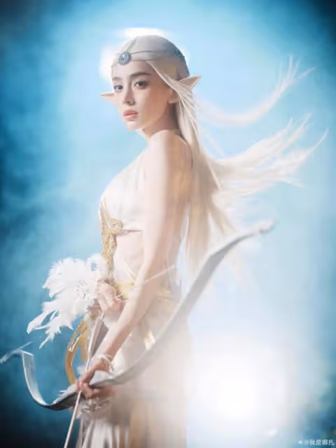 古力娜扎曬照慶祝32歲生日，精靈女王造型超級美，肋骨明顯太瘦了