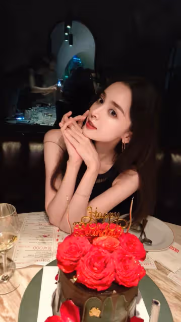 古力娜扎曬照慶祝32歲生日，精靈女王造型超級美，肋骨明顯太瘦了