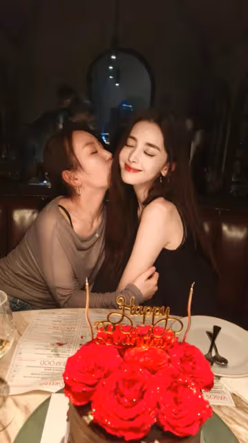 古力娜扎曬照慶祝32歲生日，精靈女王造型超級美，肋骨明顯太瘦了