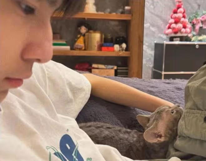 董潔曬母子合照慶生，15歲頂頂身高近一米八，比爸爸潘粵明還帥