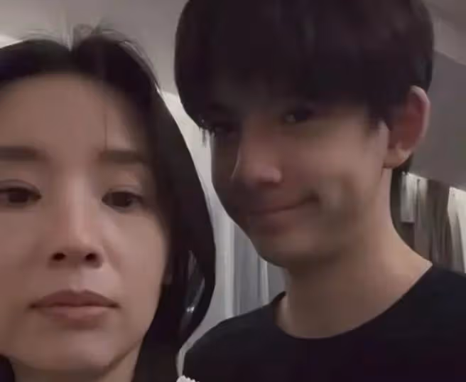 董潔曬母子合照慶生，15歲頂頂身高近一米八，比爸爸潘粵明還帥