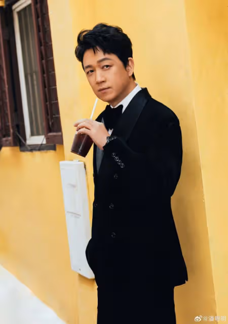 董潔曬母子合照慶生，15歲頂頂身高近一米八，比爸爸潘粵明還帥