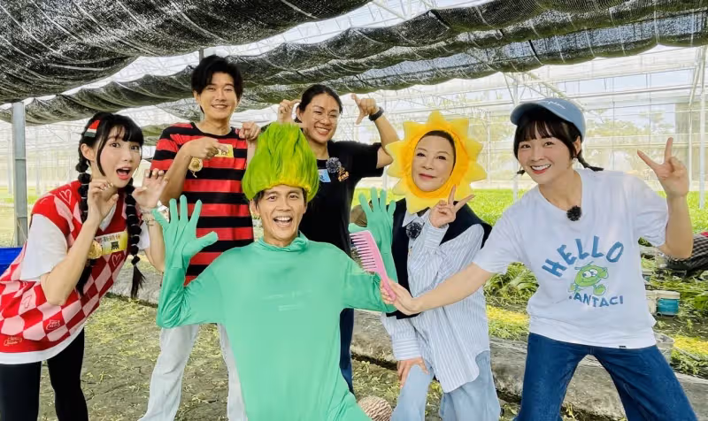楊繡惠嗨玩「人體壽司」　猛男互疊下腰上演餵食秀