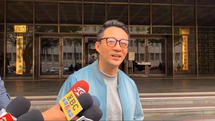 汪小菲在台灣「很輕鬆」！見女友家人吃美食　還去這熟悉的海邊走走