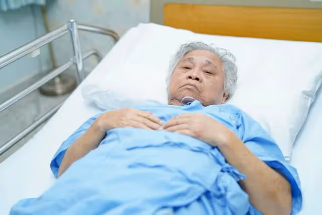 過來人的經歷:伺候晚年生病的父母時,最好的方式是「適當遠離」