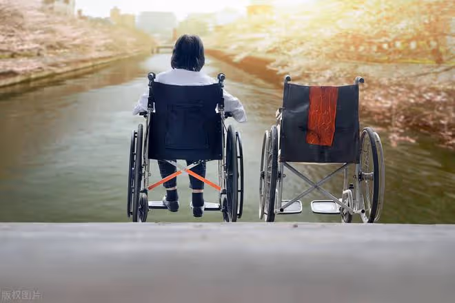 過來人的經歷:伺候晚年生病的父母時,最好的方式是「適當遠離」