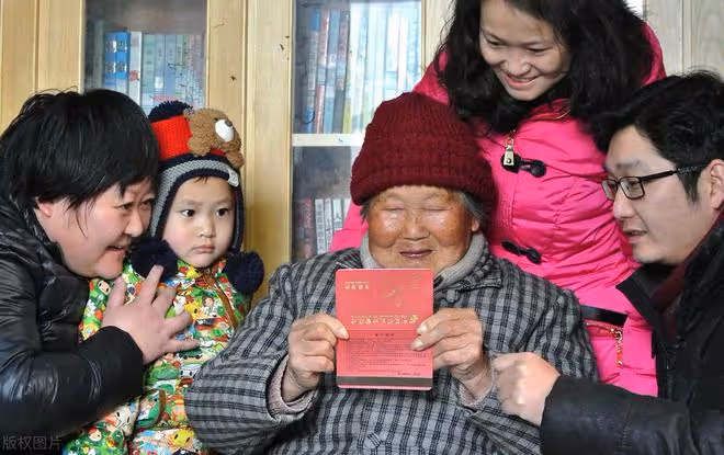 過來人的經歷:伺候晚年生病的父母時,最好的方式是「適當遠離」