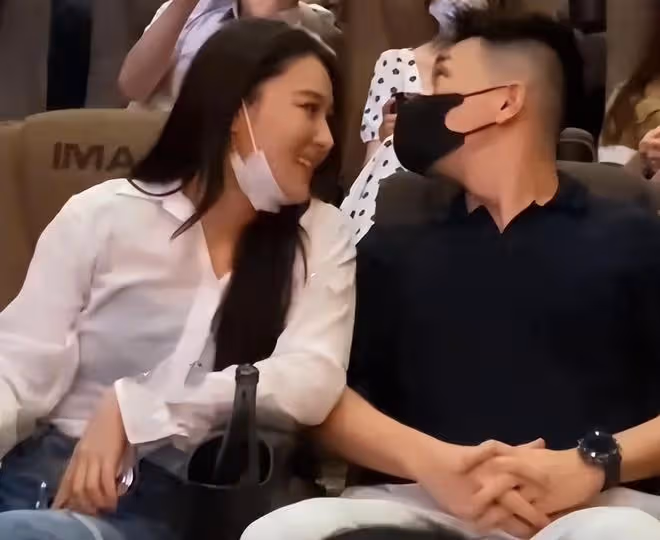 好浪漫！張馨予夫婦甜蜜出遊，何捷化身專屬攝影師為老婆拍美照