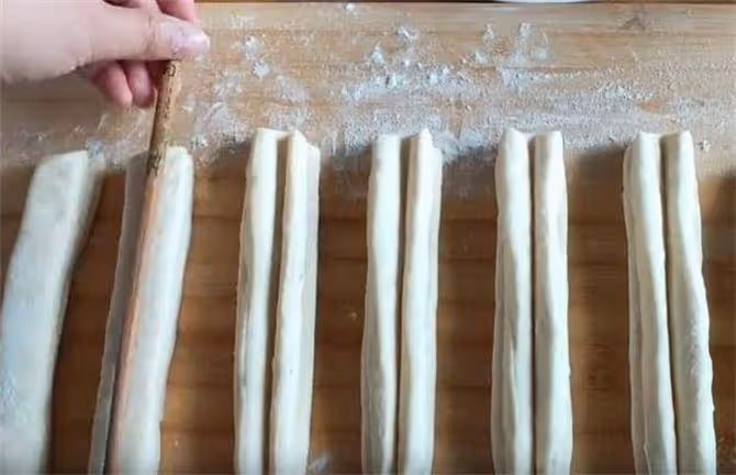 不用泡打粉,教你做健康小油條,掌握這幾個小竅門,一次就成功