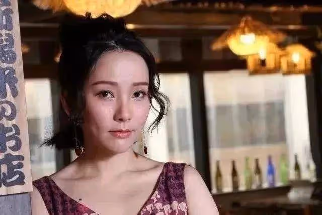 《鴨王2》文凱玲曾一脫成名!她是膚白貌美港大高才生