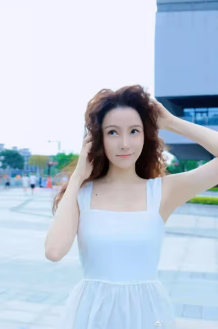 《鴨王2》文凱玲曾一脫成名!她是膚白貌美港大高才生