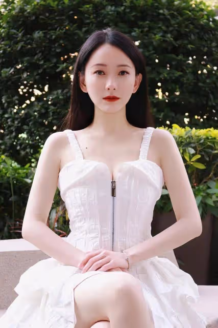 《鴨王2》文凱玲曾一脫成名!她是膚白貌美港大高才生