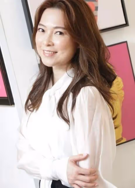 突發!TVB三屆視帝宣布離婚,女星妻子比他小15歲,曾是圈中模範夫妻