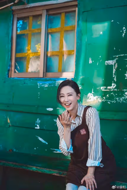 人美心善!前亞姐冠軍翁虹被曝暖心舉動,女兒被網民力推出道