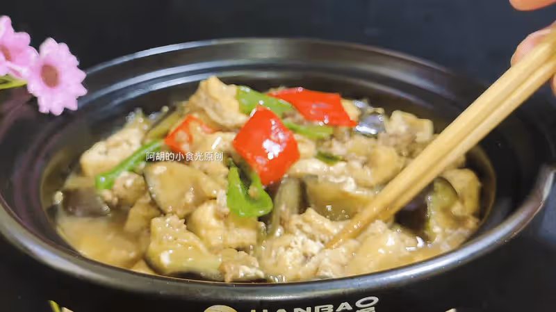豆腐和它天生一對,後悔沒早發現!隨手「熬」出一鍋香,鮮軟好滋味、嫩透了
