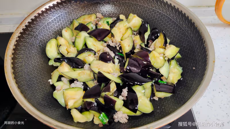 豆腐和它天生一對,後悔沒早發現!隨手「熬」出一鍋香,鮮軟好滋味、嫩透了