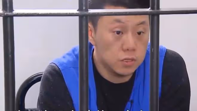 29歲空姐的愛情:給30歲丈夫買房,供他吃喝玩樂,被他燒掉婚房
