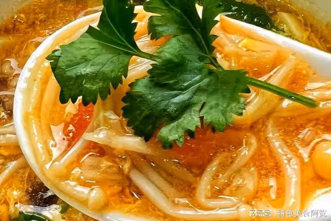 買半斤雞胸肉,教你做雞絲香菇酸辣湯,解饞味美,保姆級攻略菜譜
