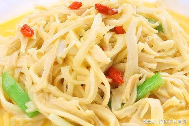 土雞絕絕子的解饞吃法,搭配三筍炒一炒,鮮味十足,下飯又滋補