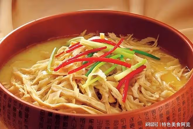 土雞絕絕子的解饞吃法,搭配三筍炒一炒,鮮味十足,下飯又滋補