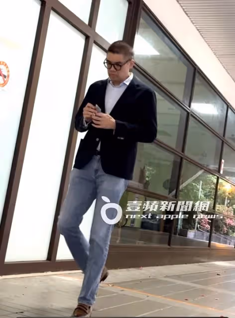 壹蘋10點強打｜連勝文伴兒練球！蔡依珊看皮膚科　連安捷急停跳投 唰！上籃得分（狗仔直擊）