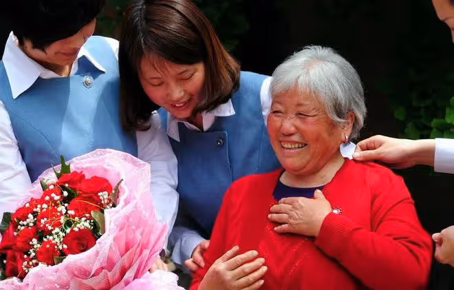 抱怨兒女多年,送68歲姑姑去養老院後,發現兒女平庸也是一種福氣