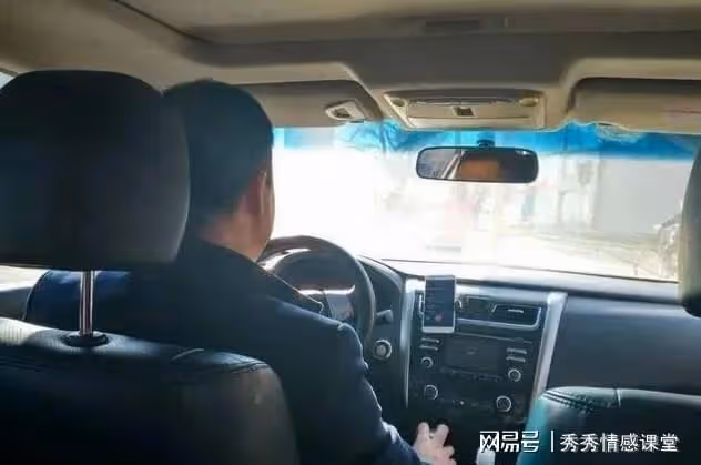 大姨住院,表哥在部隊趕不回,母親一番話點醒我,我連夜開車趕回