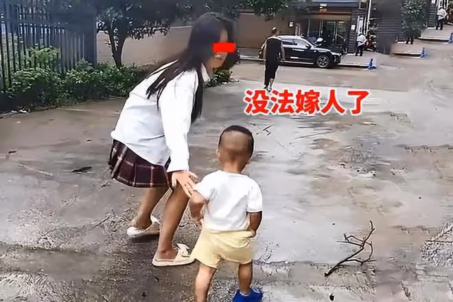 湖南:女子有個小15歲弟弟,被外界傳言弄崩潰:我以後沒法嫁人了