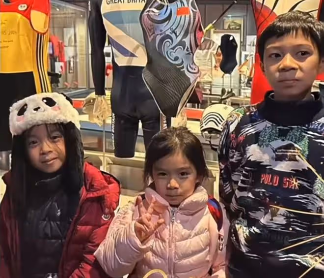 42歲郭晶晶素顏晨跑,自信曝光真實狀態,無名指婚戒超搶鏡