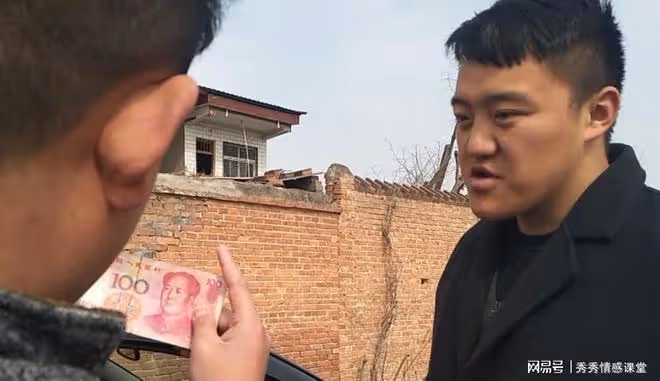 我幫助同事2年,他卻成了上級領導,飯局上他說你去買單吧