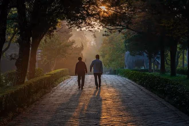 晚年生了一場病才發現:人老了,想靠女兒養老,比靠兒媳養老更難