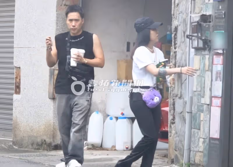 狗仔直擊｜余天女婿收押！余祥銓偕嫩妻返家火線救援　急尋孫子女回家