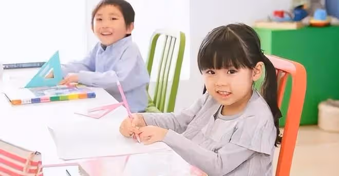 爺爺天天帶孩子打牌不上進,孩子變化卻讓人出乎意料,老師都誇讚