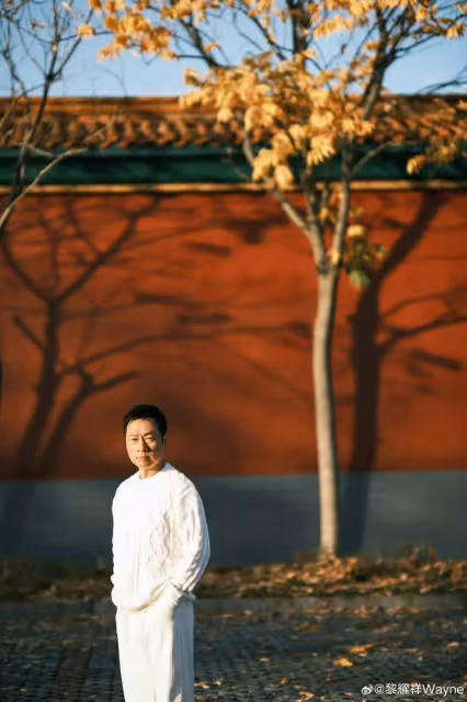 將回巢拍新劇!TVB三屆視帝一舉動被指作秀,秀恩愛不成惹爭議