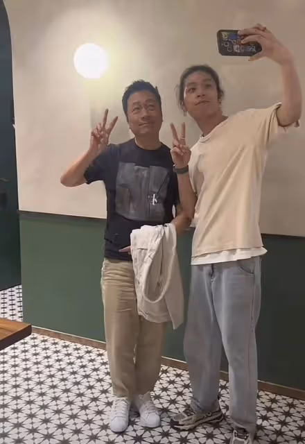 將回巢拍新劇!TVB三屆視帝一舉動被指作秀,秀恩愛不成惹爭議