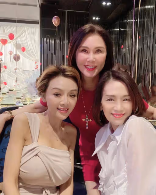 香港知名性感女星復出,富二代男星與其合唱,曾曝料對其不感興趣
