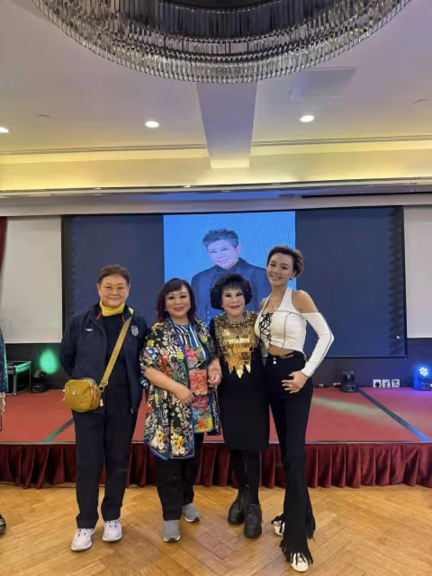 香港知名性感女星復出,富二代男星與其合唱,曾曝料對其不感興趣