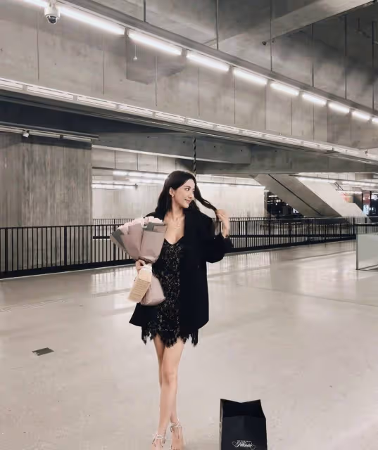 新戀情曝光?TVB小花曬慶生照現神秘男子,出道被力捧陷整容風波