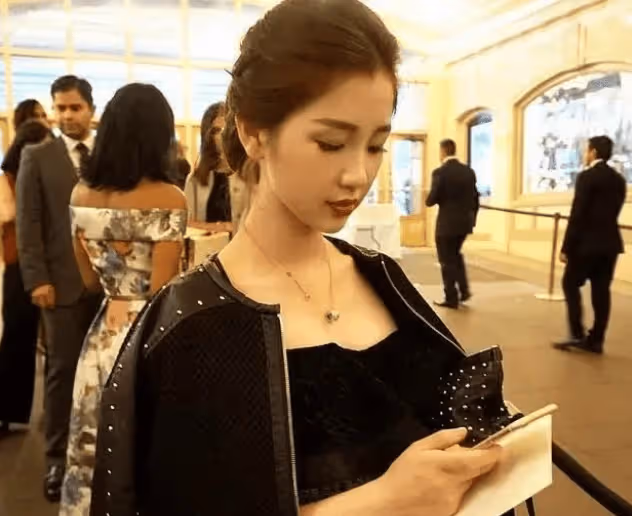 好看和「胖瘦」無關?虞書欣出道前舊照被翻出,名副其實的白富美