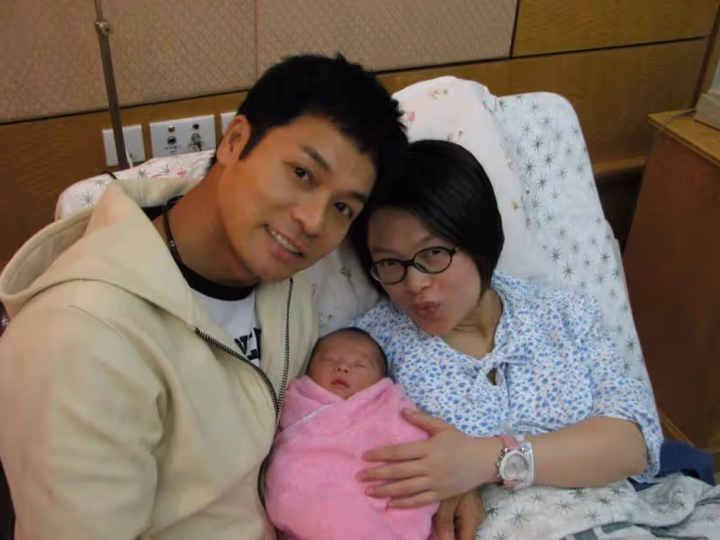 TVB視帝與女星太太宣布離婚！TVB節目曝光昔日甜蜜畫面！女方今日與好友約下午茶