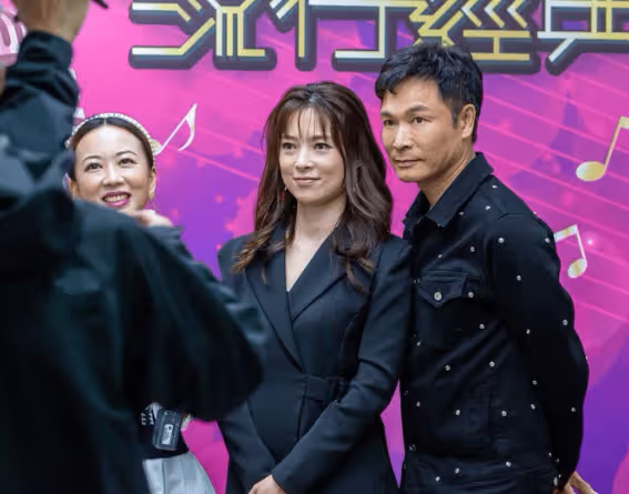 TVB視帝與女星太太宣布離婚!TVB節目曝光昔日甜蜜畫面!女方今日與好友約下午茶