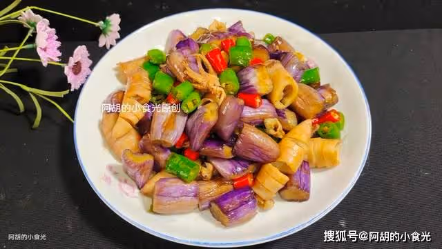 黃瓜絲瓜靠邊站,入夏後這菜先吃!經常炒一盤,吃出好營養滿口鮮,不愁沒好菜