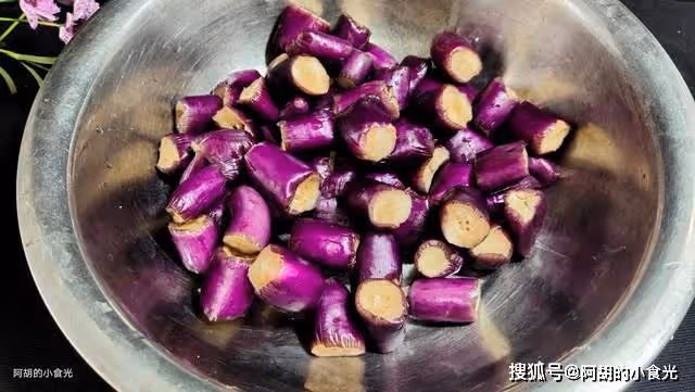 黃瓜絲瓜靠邊站,入夏後這菜先吃!經常炒一盤,吃出好營養滿口鮮,不愁沒好菜
