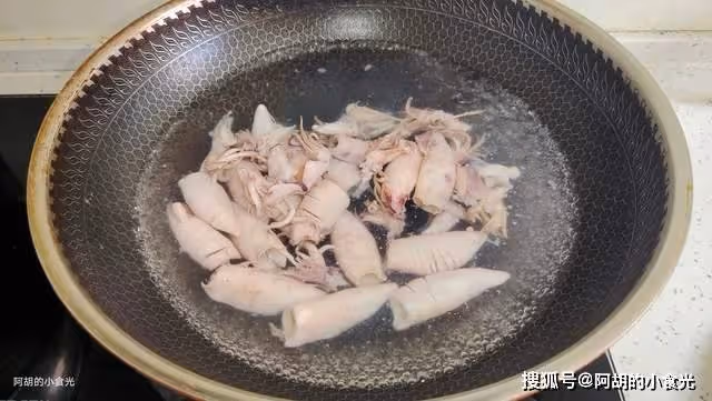 黃瓜絲瓜靠邊站,入夏後這菜先吃!經常炒一盤,吃出好營養滿口鮮,不愁沒好菜