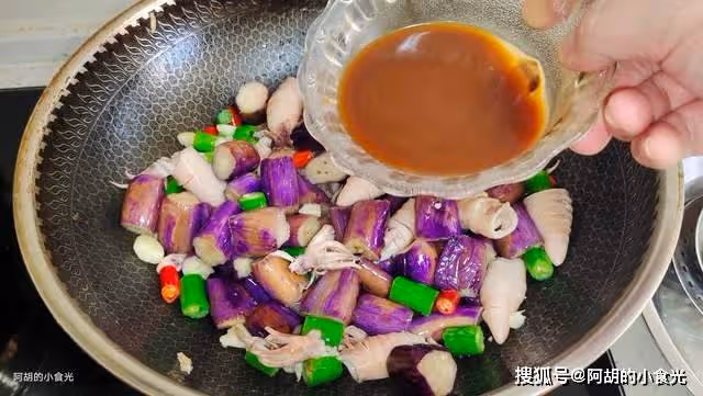 黃瓜絲瓜靠邊站,入夏後這菜先吃!經常炒一盤,吃出好營養滿口鮮,不愁沒好菜