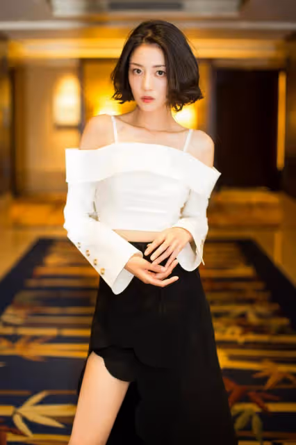 李溪芮膚白貌美找小10歲男友！被網友吐槽為「金莎2號」