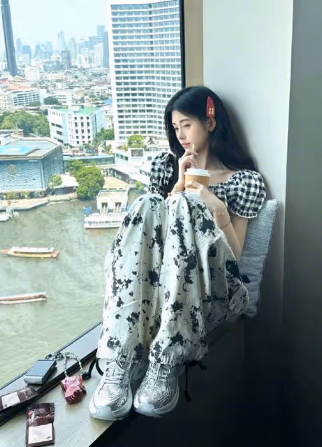 從鞠婧禕和楊冪中性色穿搭，看出兩人的時尚品味