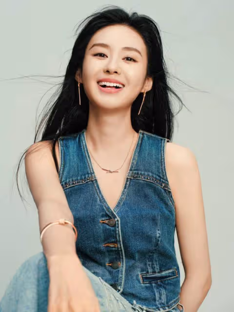 從鞠婧禕和楊冪中性色穿搭，看出兩人的時尚品味
