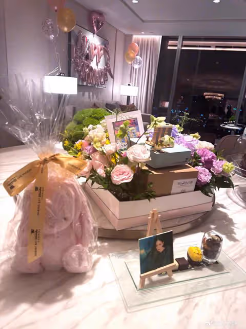 古力娜扎曬32歲慶生照，穿泳裝大秀S身材，膚白貌美超養眼